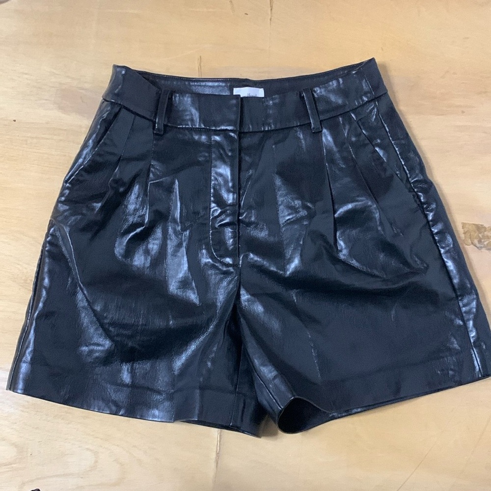 Aritzia Wilfred Effortless 5” Short Vegan Leather